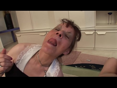 ❤️ Duo aviam et unum avum habent threesome Anal porn apud nos